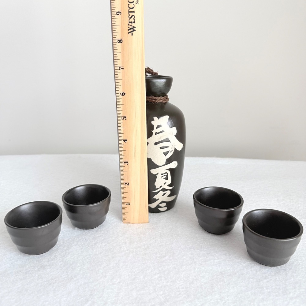 Japanese Sake Set Ceramic Black White Kanji Calligraphy 5pc Tokkuri 4 Cups - Picture 4 of 9